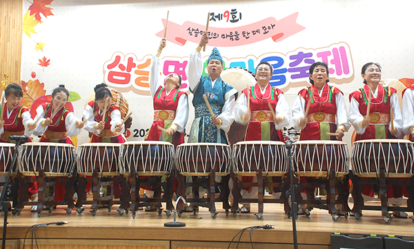 삼승면 ‘버럭난타팀’이 난타공연 펼치고 있다.