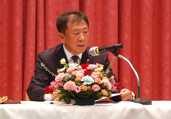 서정만 보은농협 조합장이 의사진행을 하고 있다.