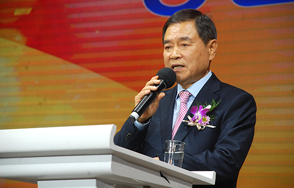 황인학 재경보은군민회장이 대회 인사를 하고 있다.