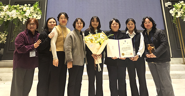 충북 통합건강증진사업 성과대회에서 장려상을 수상한 보은군보건소가 기념촬영을 하고 있다. /제공 보은군