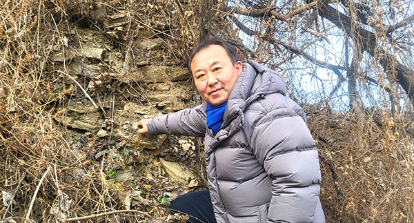 보은 지역 성곽유산을 기후위기 시대의 ‘지역주요자산(Regional Key Assets)’으로 재조명한 연구로 위기관리학 박사학위를 취득한 박연수 보은발전포럼 대표. /제공 보은발전포럼