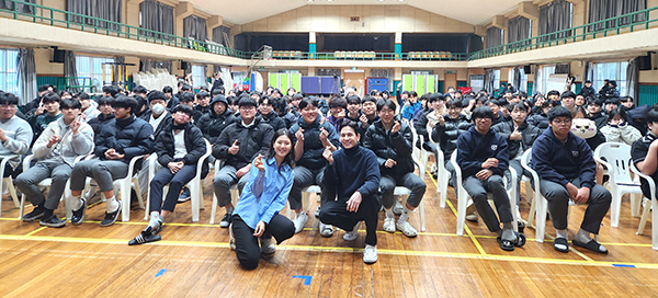 보은고 학생들이 다양한 탐구를 발표하며 한 해를 마무리하고 있다. 