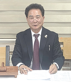 김원경 신임회장이 취임 인사를 하고 있다.