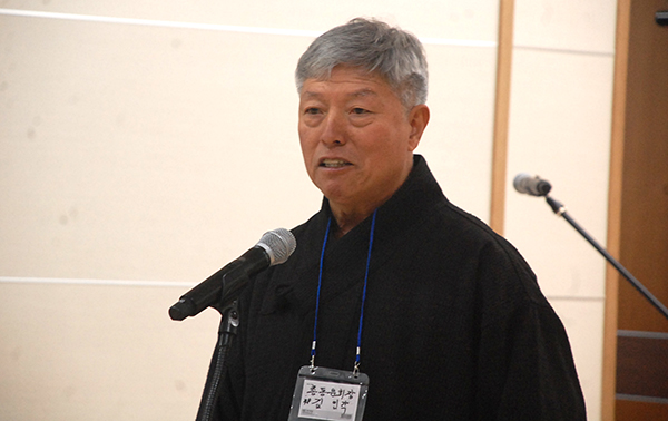 김인각 총동문회장겸 ‘개교 100주년 기념행사’준비위원장이 자신의 소회를 밝히고 있다.