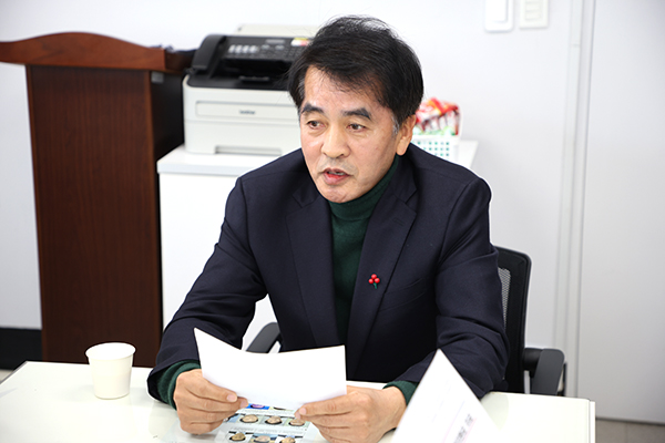 최재형 군수가 9일 기자 간담회를 갖고 보은군 민생안정지원금에 대해 설명하고 있다.