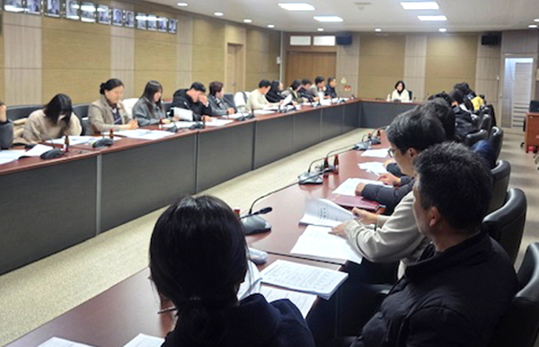 읍면 민생안정 지원금 담당 공무원을 대상으로 간담회가 열리고 있다. /제공 보은군